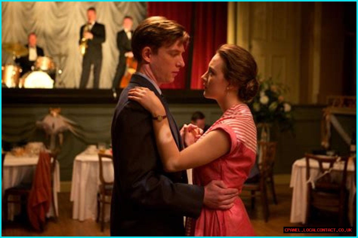 2015 romantic drama starring Saoirse Ronan and Domhnall Gleeson