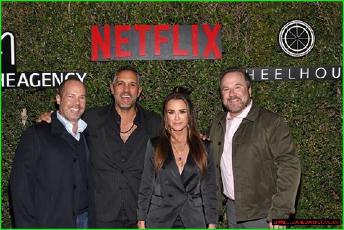   Mauricio Umansky’s height makes him taller than Kyle Richards 5ft 2in frame    Fri 4 November 2022 12:28    Celine Byford    