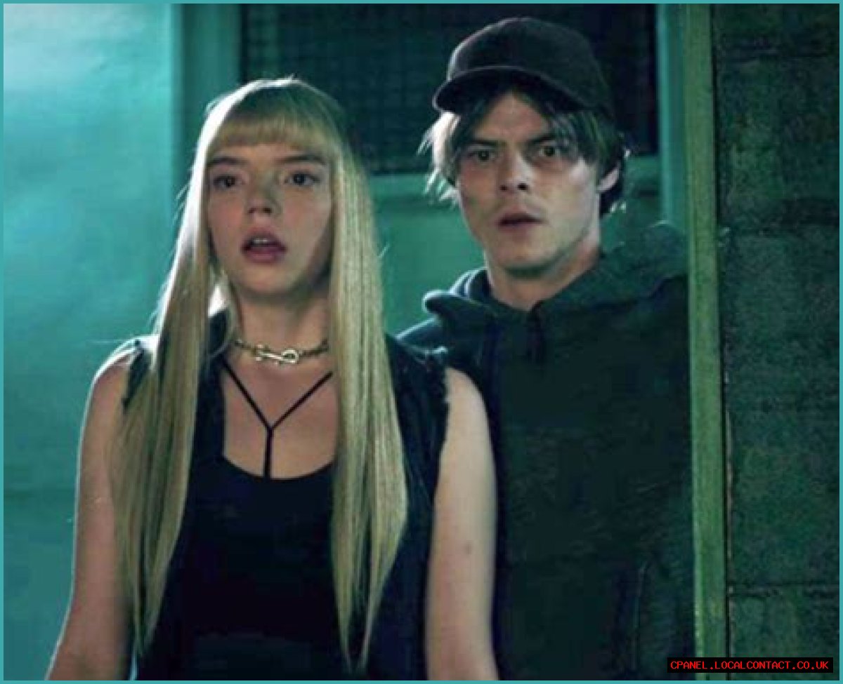 Split actress who plays Magik in The New Mutants: 2 wds. hyph.