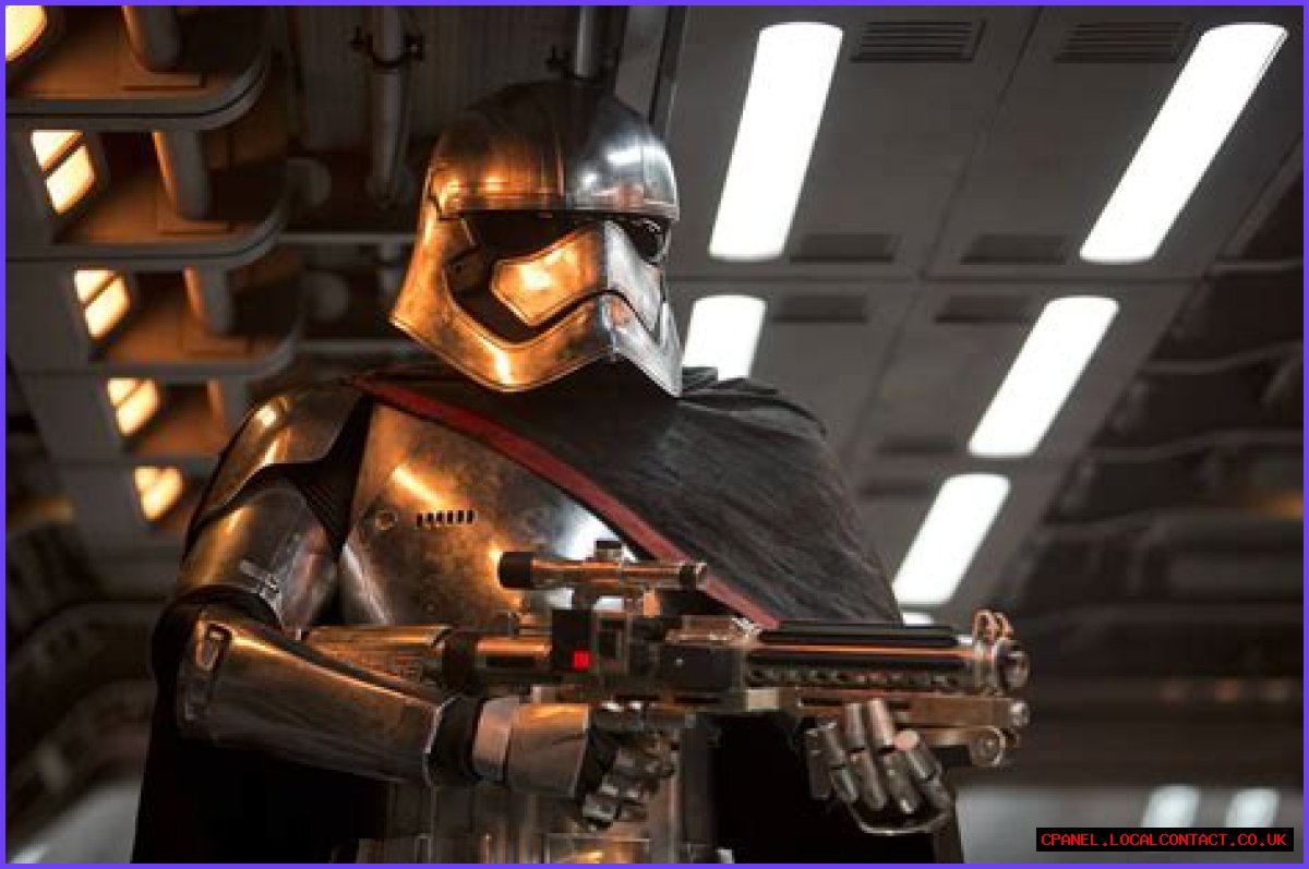 Star Wars: The Force Awakens: Who Is Captain Phasma?