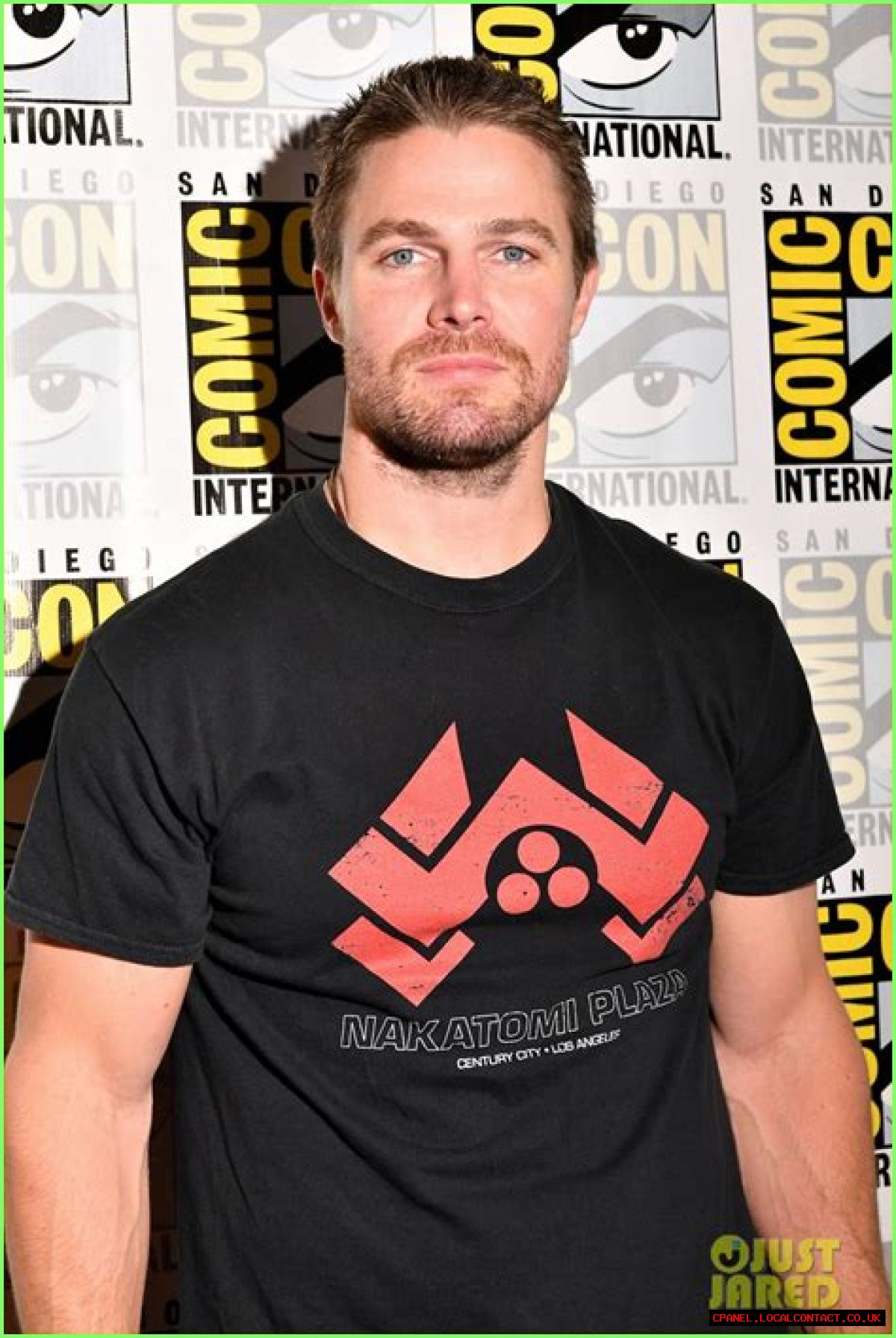 Stephen Amell defends his shirtless photo: ‘I’m in tremendous shape’ and strong